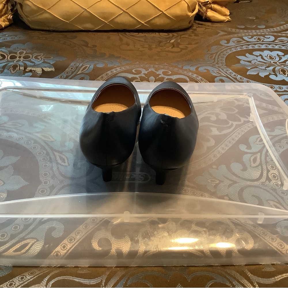 Blue leather Trotters NWOT - Picture 5 of 8